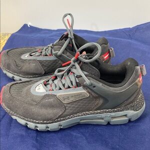 Under Armour HOVR Summit 3022579-100 Trail Running women’s size 8 1/2
